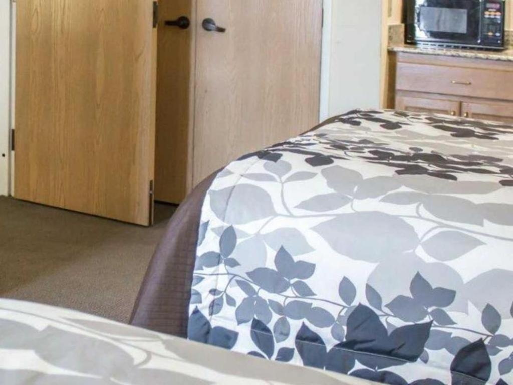 Sleep & - State Area Hotel Columbus